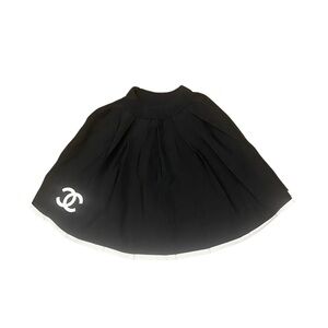 Black pleated skirt